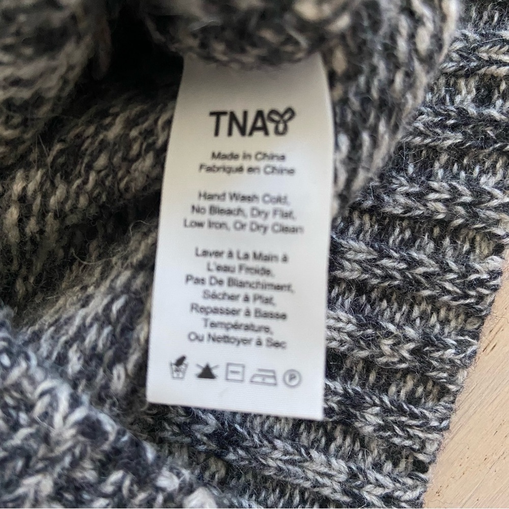 Aritzia TNA Sea to Sky Quarter Zip Sweater XS Black Cream Lambswool Vintage - Picture 6 of 8